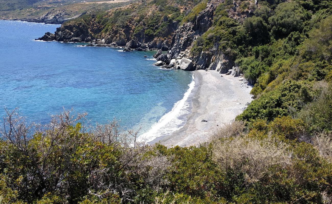 Photo de Agios Georgios beach avec caillou gris de surface