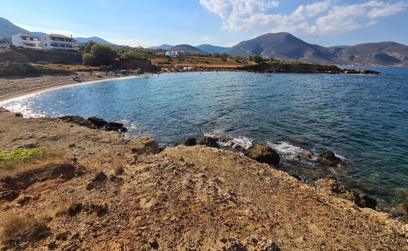 Photo de Ambelakia beach avec sable brun de surface