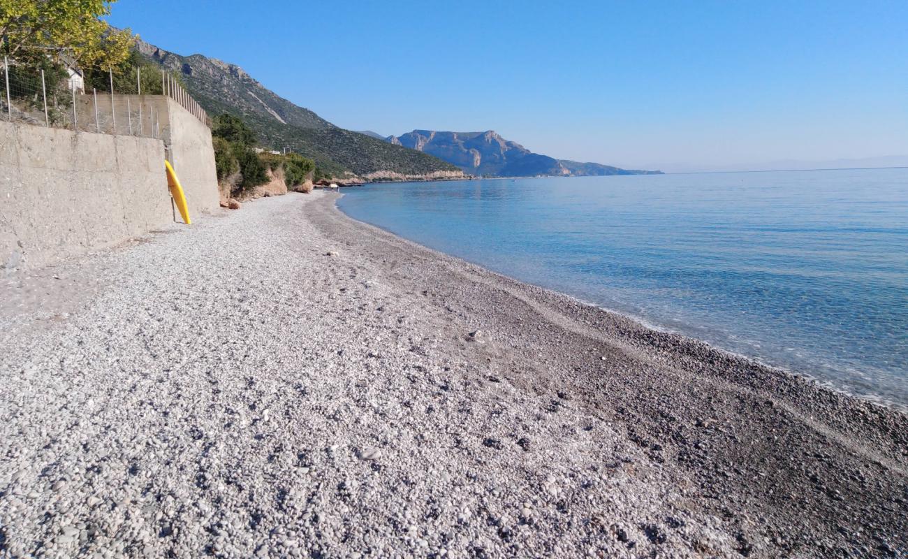 Photo de Paralia Poulithra avec galets gris de surface