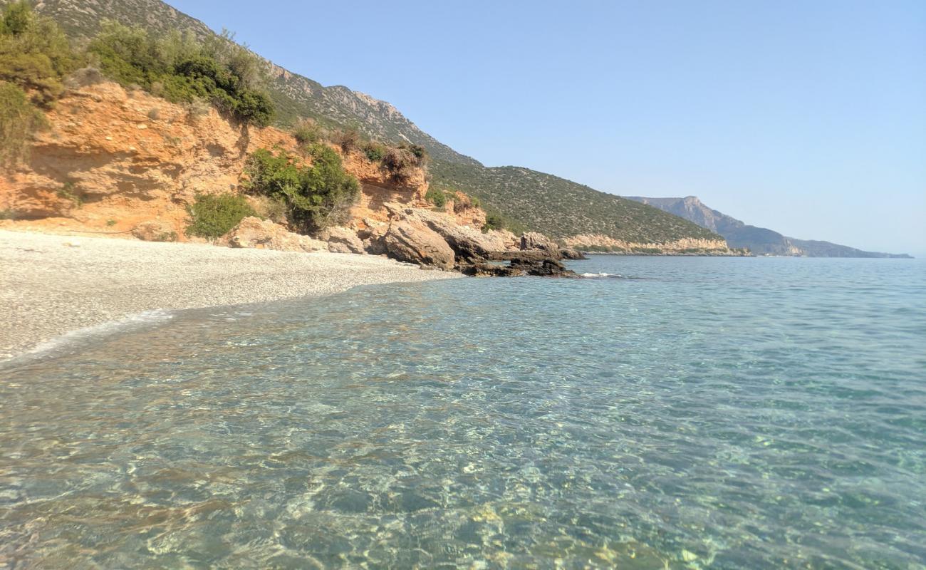 Photo de Paralia Poulithra III avec galets gris de surface