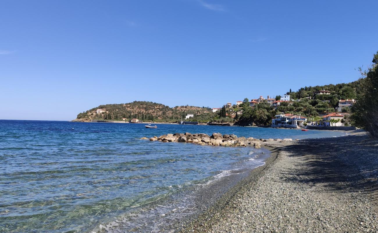 Photo de Kalo Livadi Beach avec sable beige & galets de surface