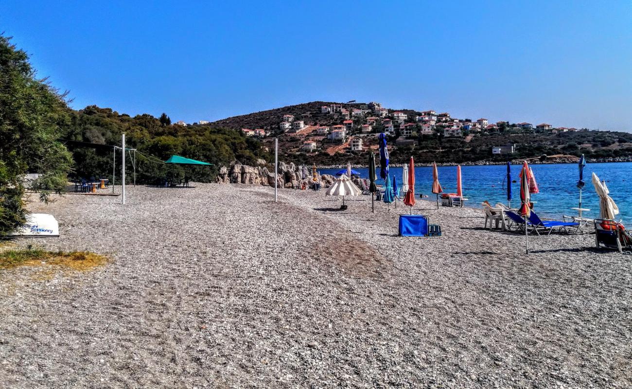 Photo de Rempondina beach avec sable clair avec caillou de surface