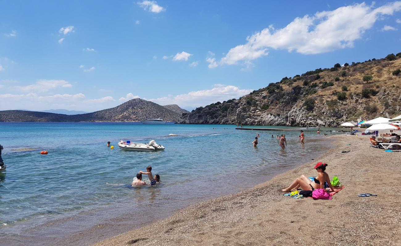 Photo de Paralia Kastraki avec petits galets bruns de surface