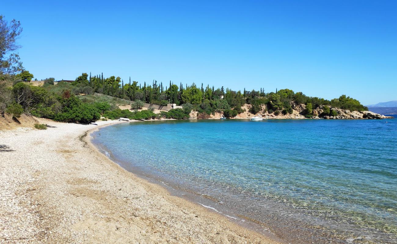 Photo de Thini beach avec sable beige & galets de surface