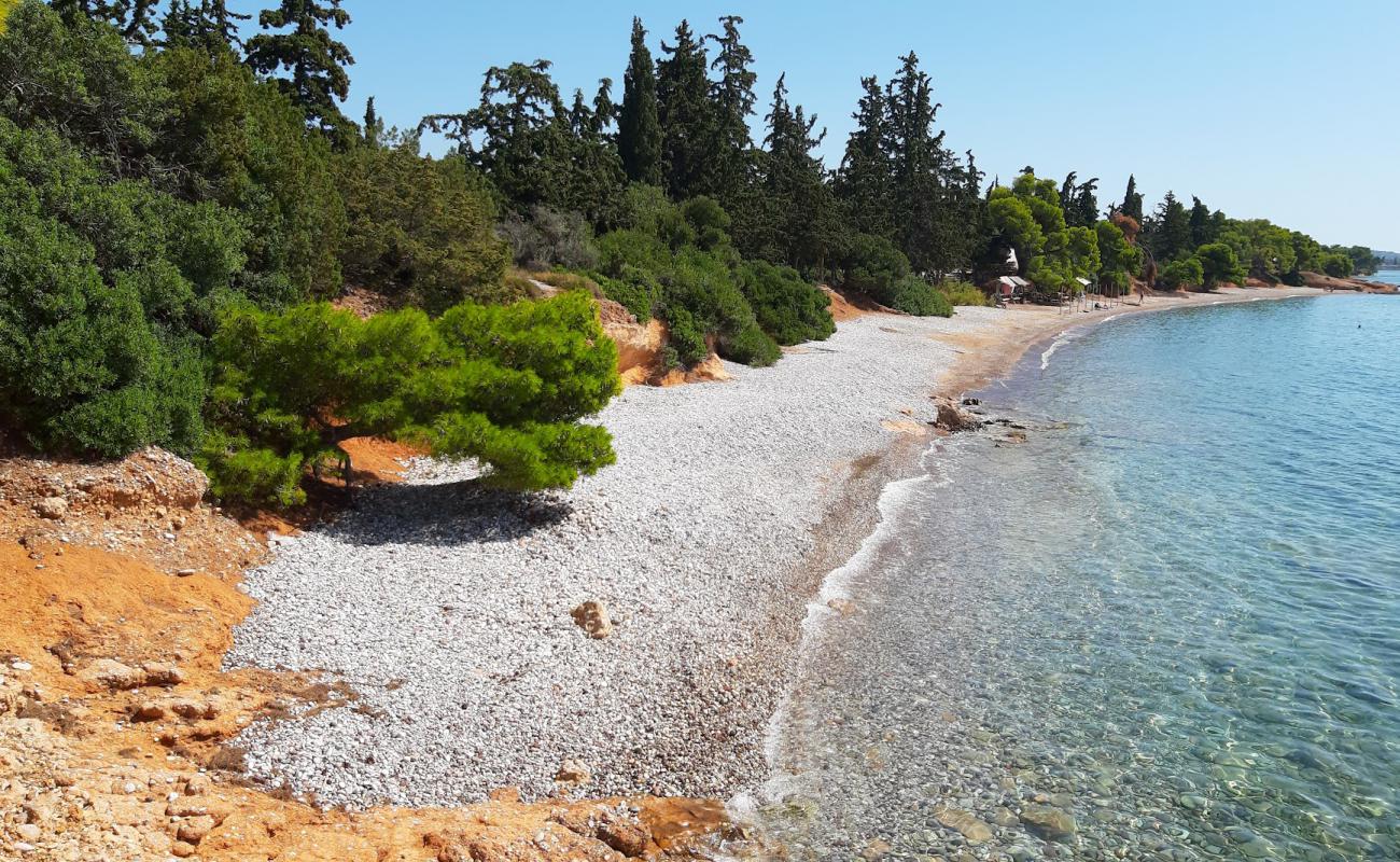 Photo de Ververonda beach avec sable beige & galets de surface