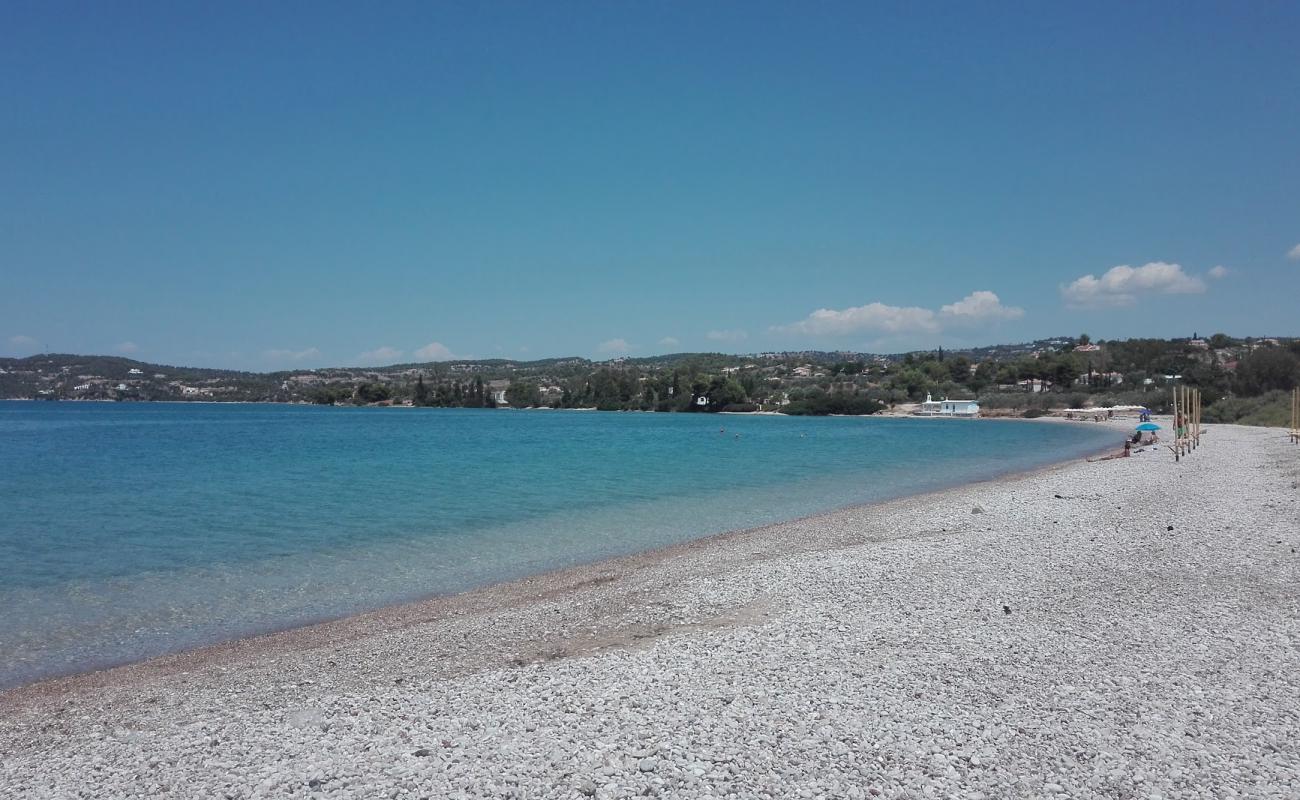 Photo de Mpokoseika beach avec petits galets beige de surface