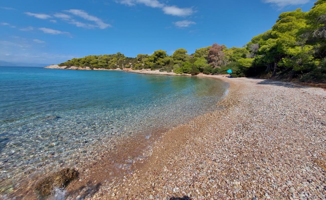 Photo de Triantafyllou beach avec petits galets beige de surface