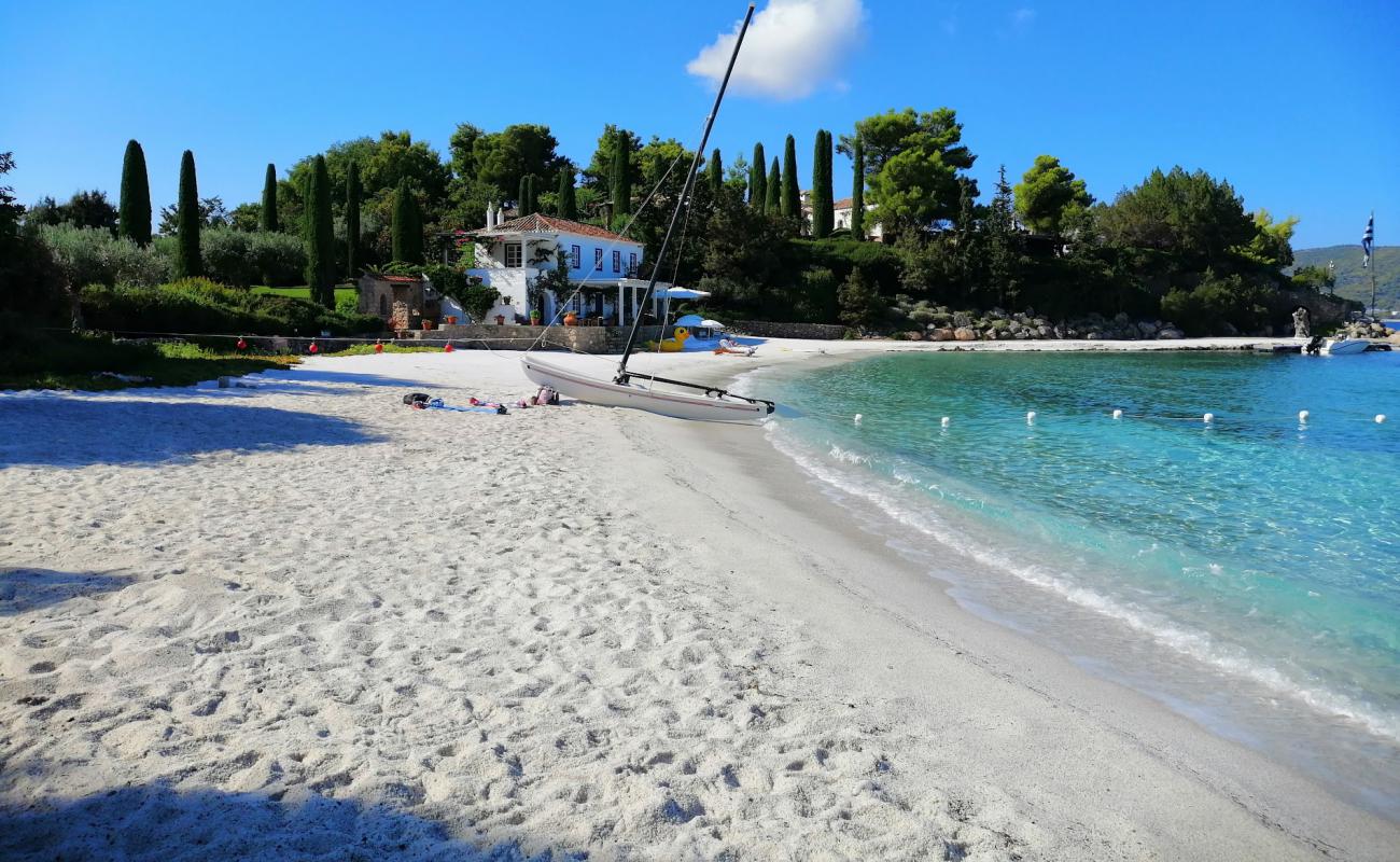 Photo de Paralia Porto Cheli avec sable lumineux de surface