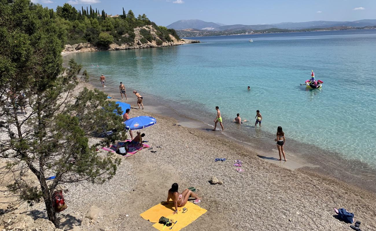 Photo de Paralia Kounoupiou avec sable beige & galets de surface