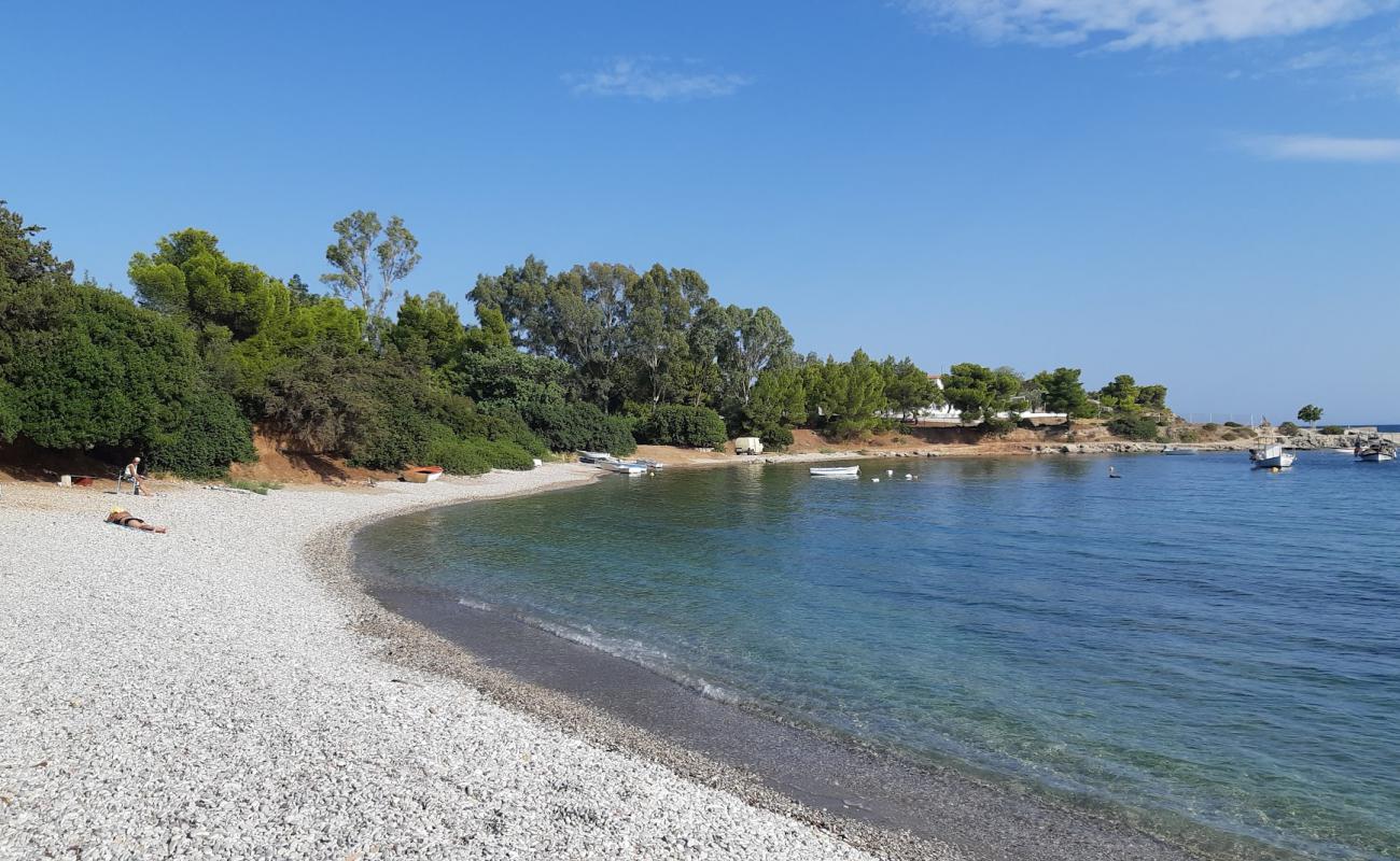 Photo de Petrothalassa beach III avec sable beige & galets de surface