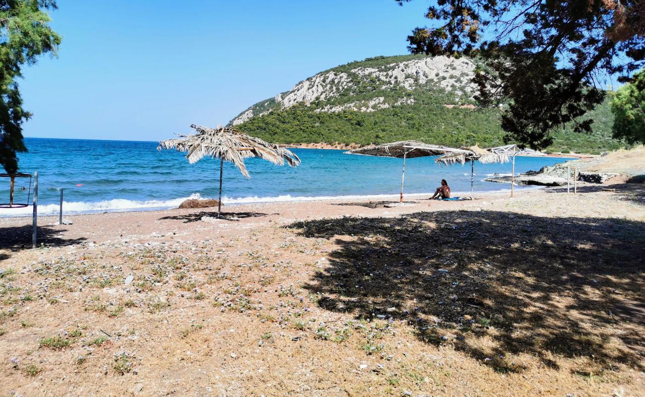 Photo de Kouverta beach avec sable beige & galets de surface