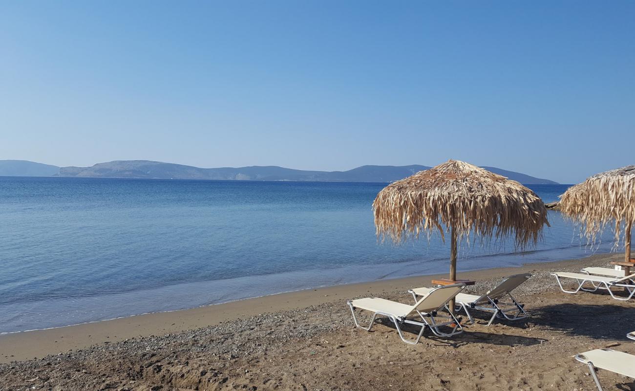 Photo de Makis beach avec sable lumineux de surface