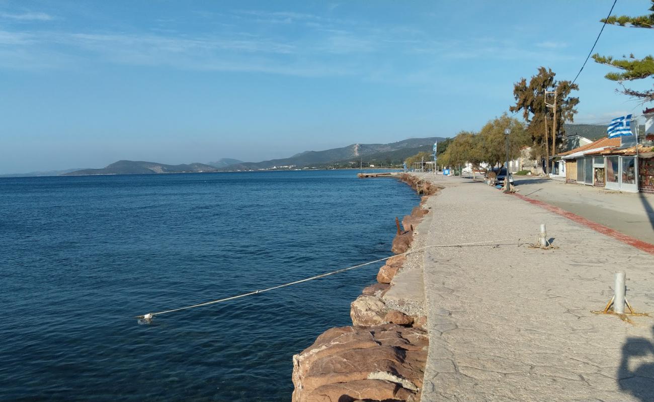 Photo de Pigadia beach avec béton de surface