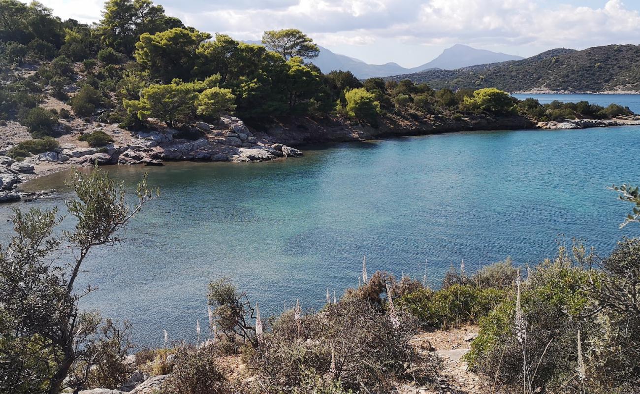 Photo de Gerolimani Poros avec sable clair avec caillou de surface