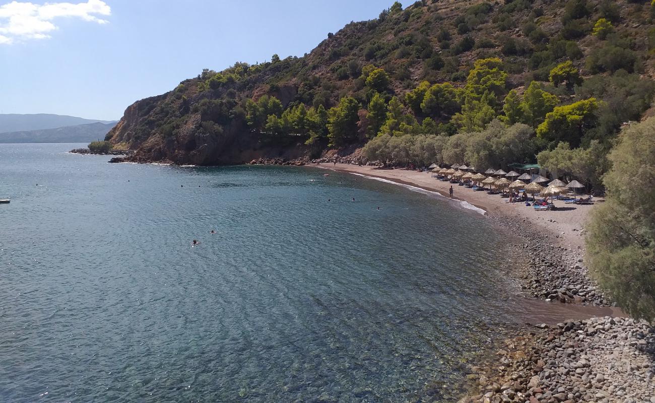 Photo de Paralia Limnionas avec sable clair avec caillou de surface