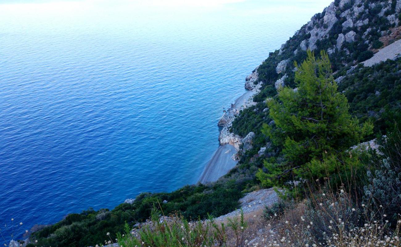 Photo de Nisiza beach III avec sable clair avec caillou de surface