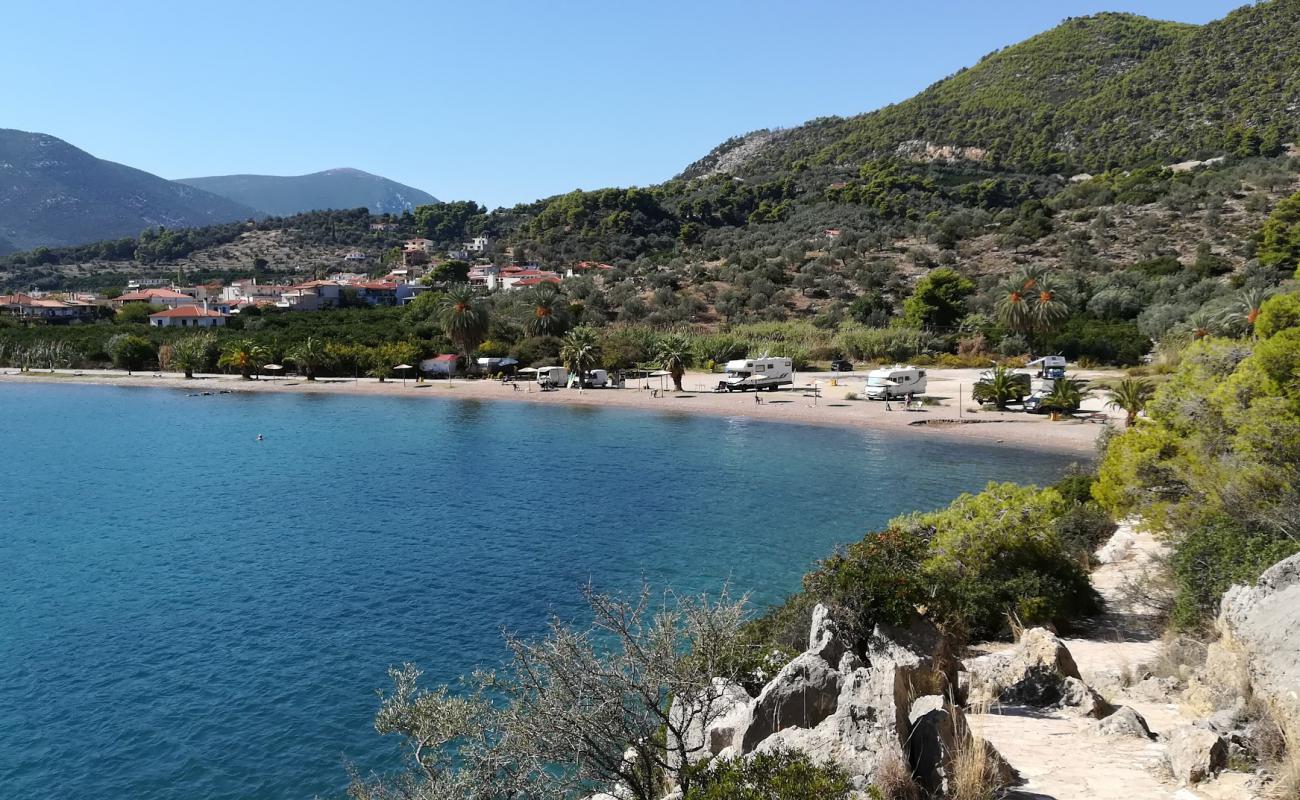 Photo de Vagionia beach avec petits galets beige de surface