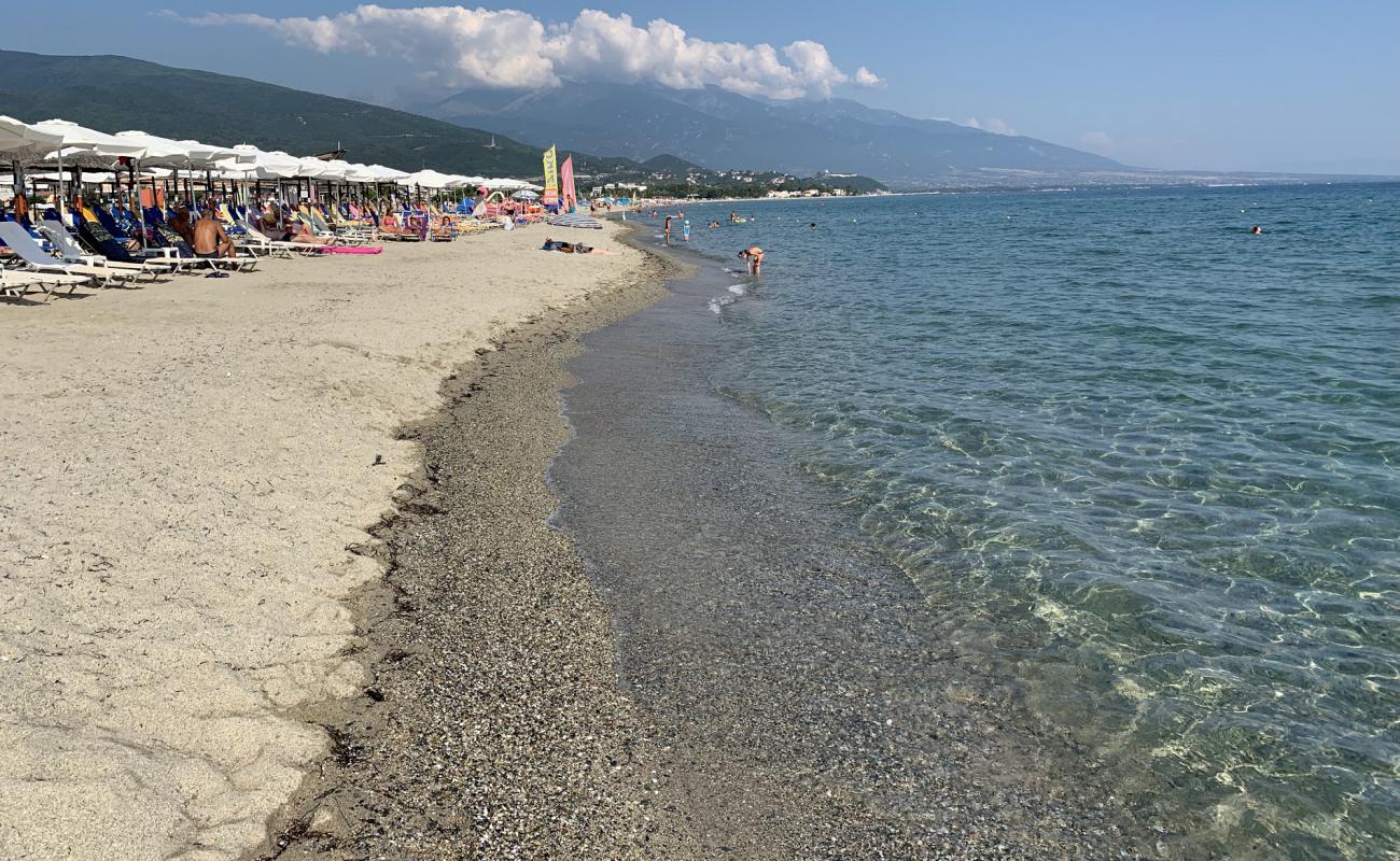 Photo de Nei Pori beach avec sable lumineux de surface