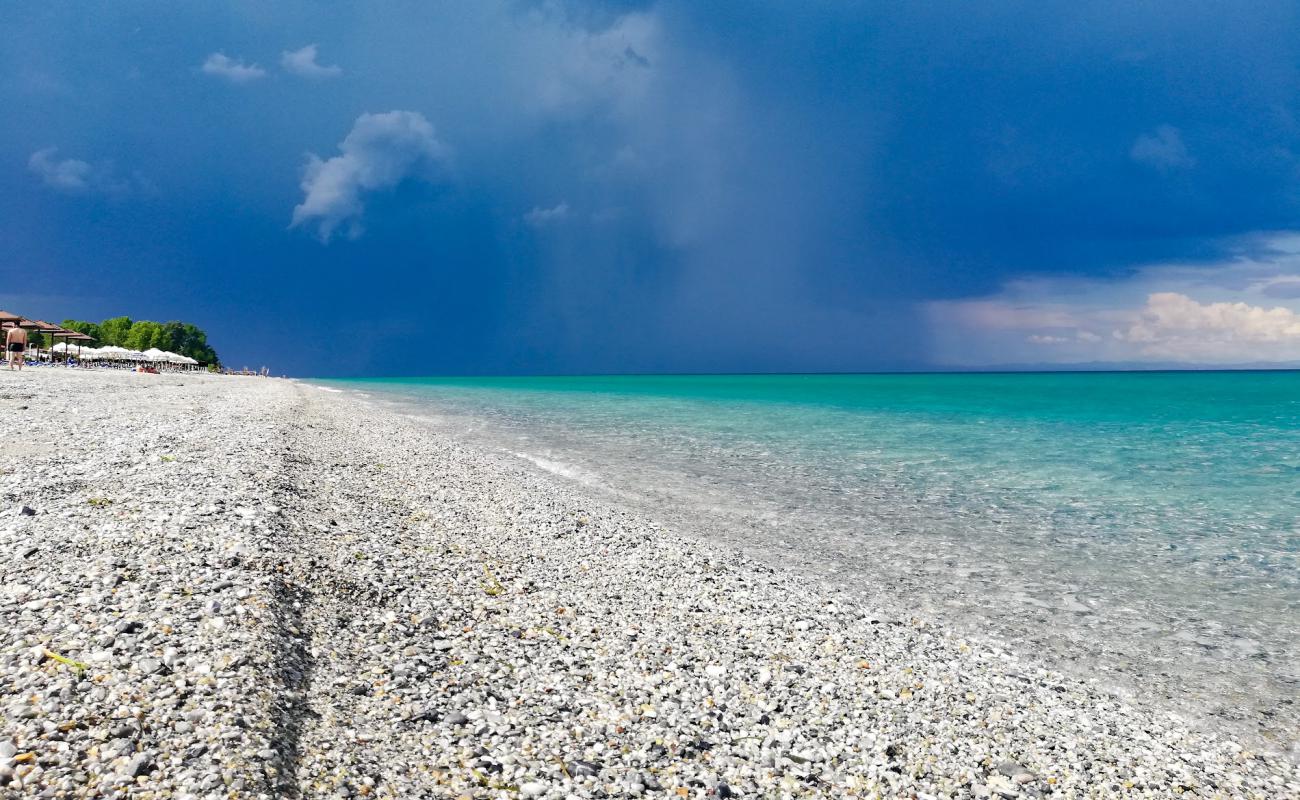 Photo de Mylos beach avec caillou fin gris de surface