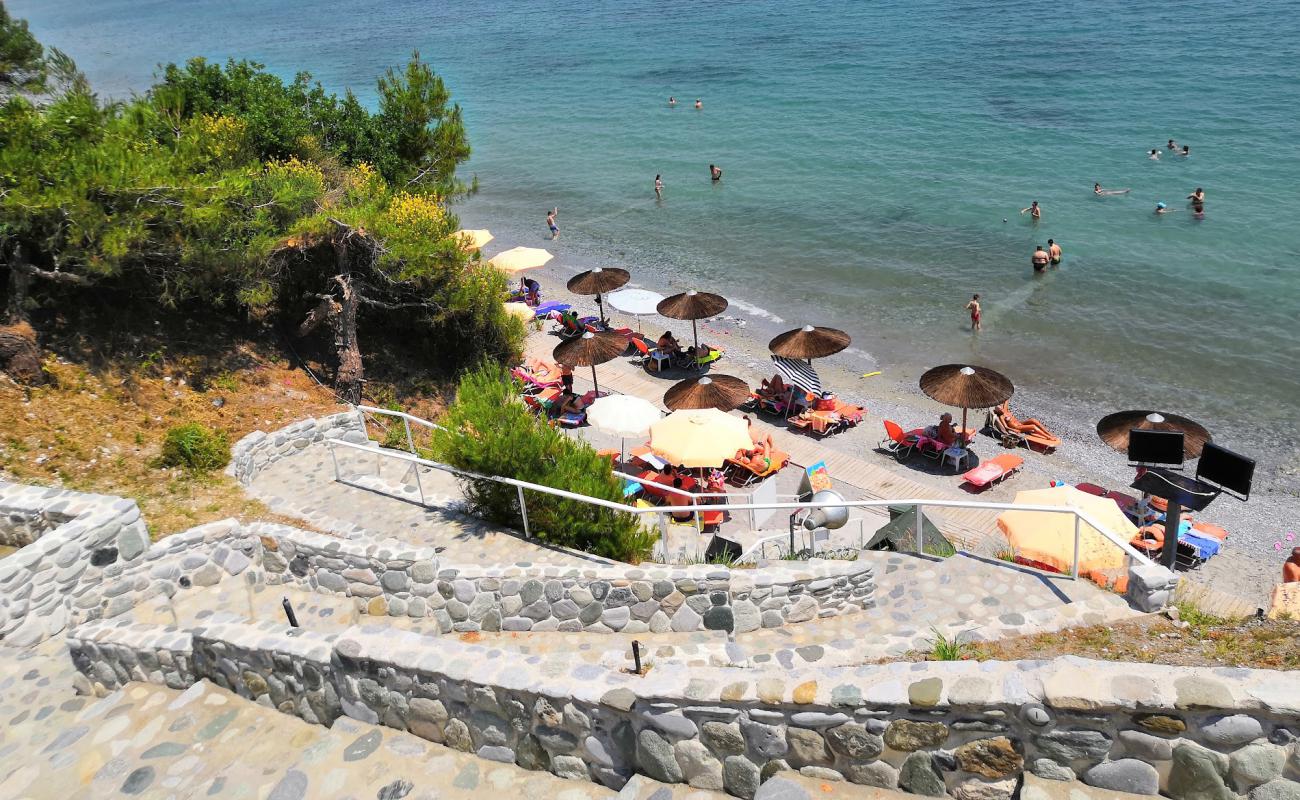 Photo de Akrotiri beach avec galets gris de surface