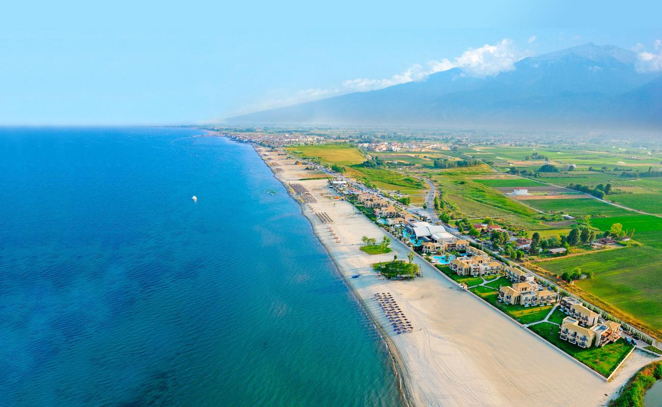 Photo de Paralia Kolimvisis II avec sable fin et lumineux de surface