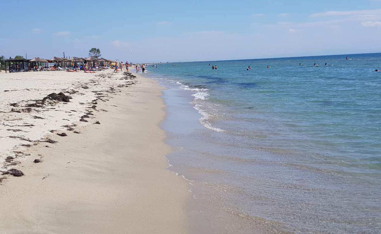 Photo de Korinos beach avec sable fin et lumineux de surface