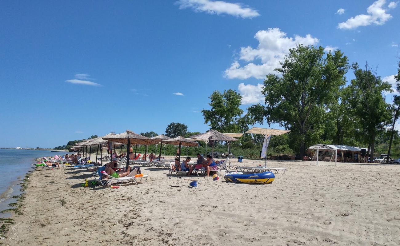 Photo de Alyki beach avec sable lumineux de surface