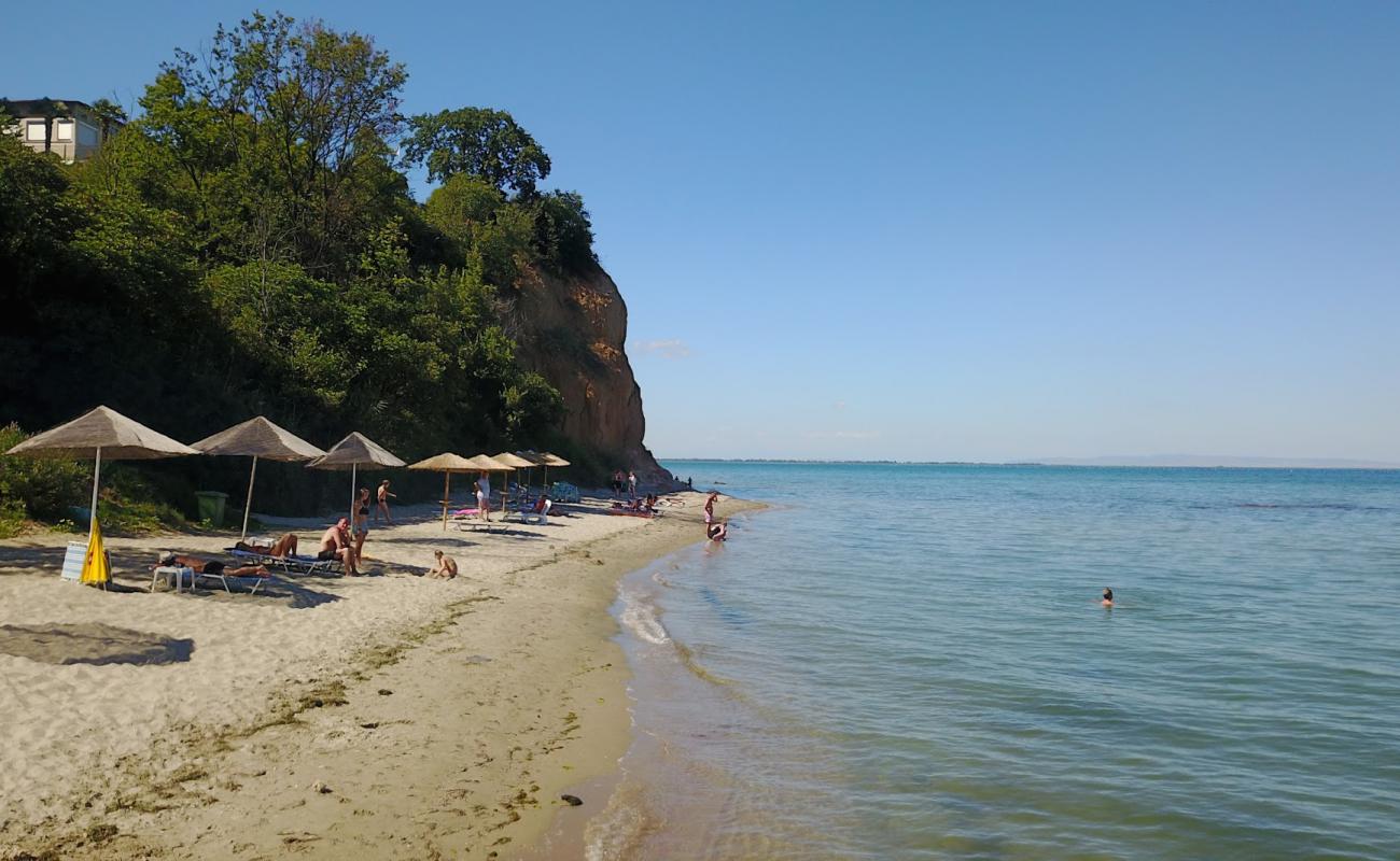 Photo de Agiannis beach avec sable gris de surface