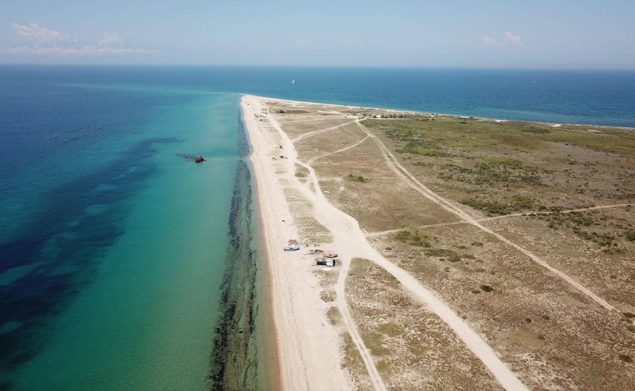 Photo de Epanomi beach avec sable fin et lumineux de surface