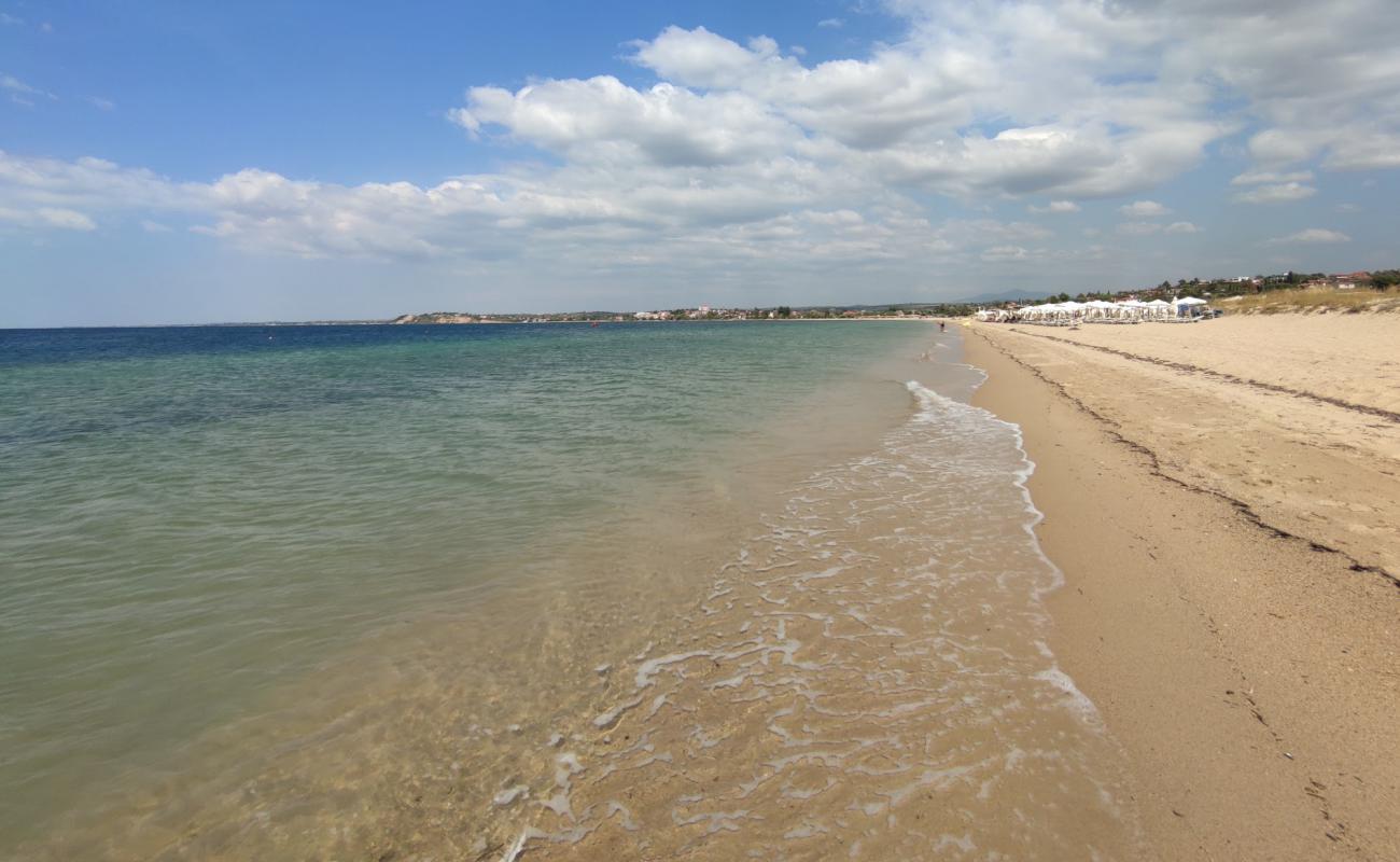 Photo de Nea Iraklia beach avec sable beige de surface