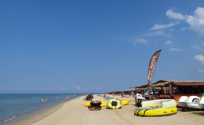 Photo de Plage du Sahara avec sable beige fin de surface
