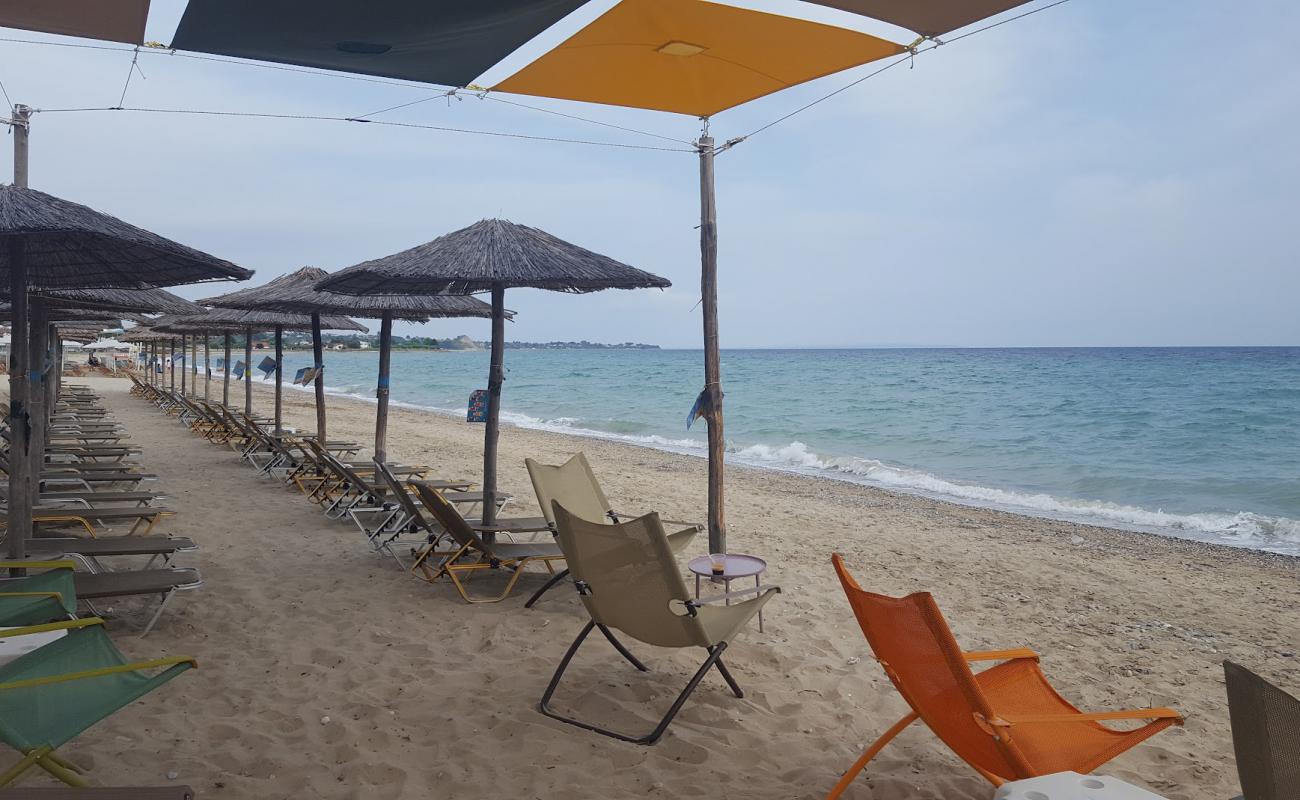 Photo de Geoponika beach avec sable beige de surface