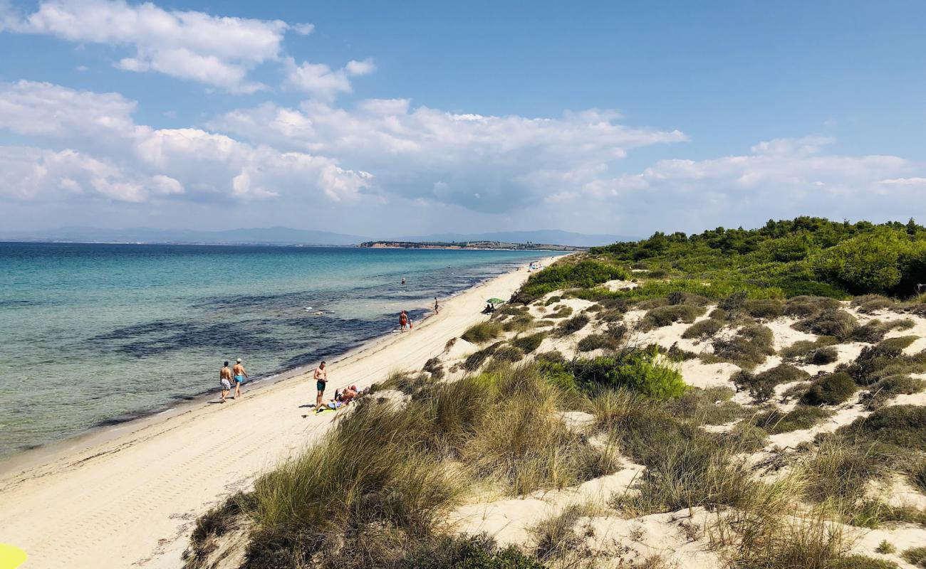 Photo de Stavronikita beach avec sable fin blanc de surface