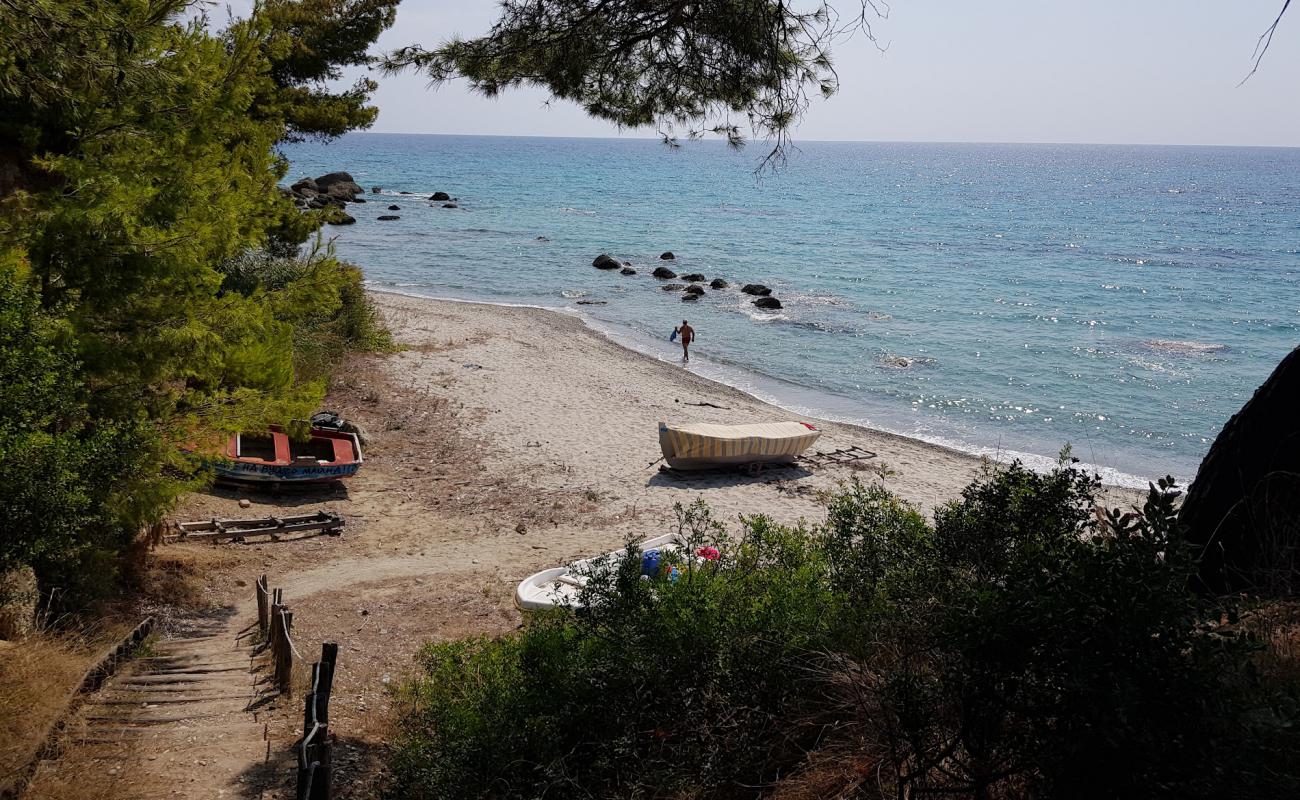 Photo de Kalandra beach avec sable clair avec caillou de surface