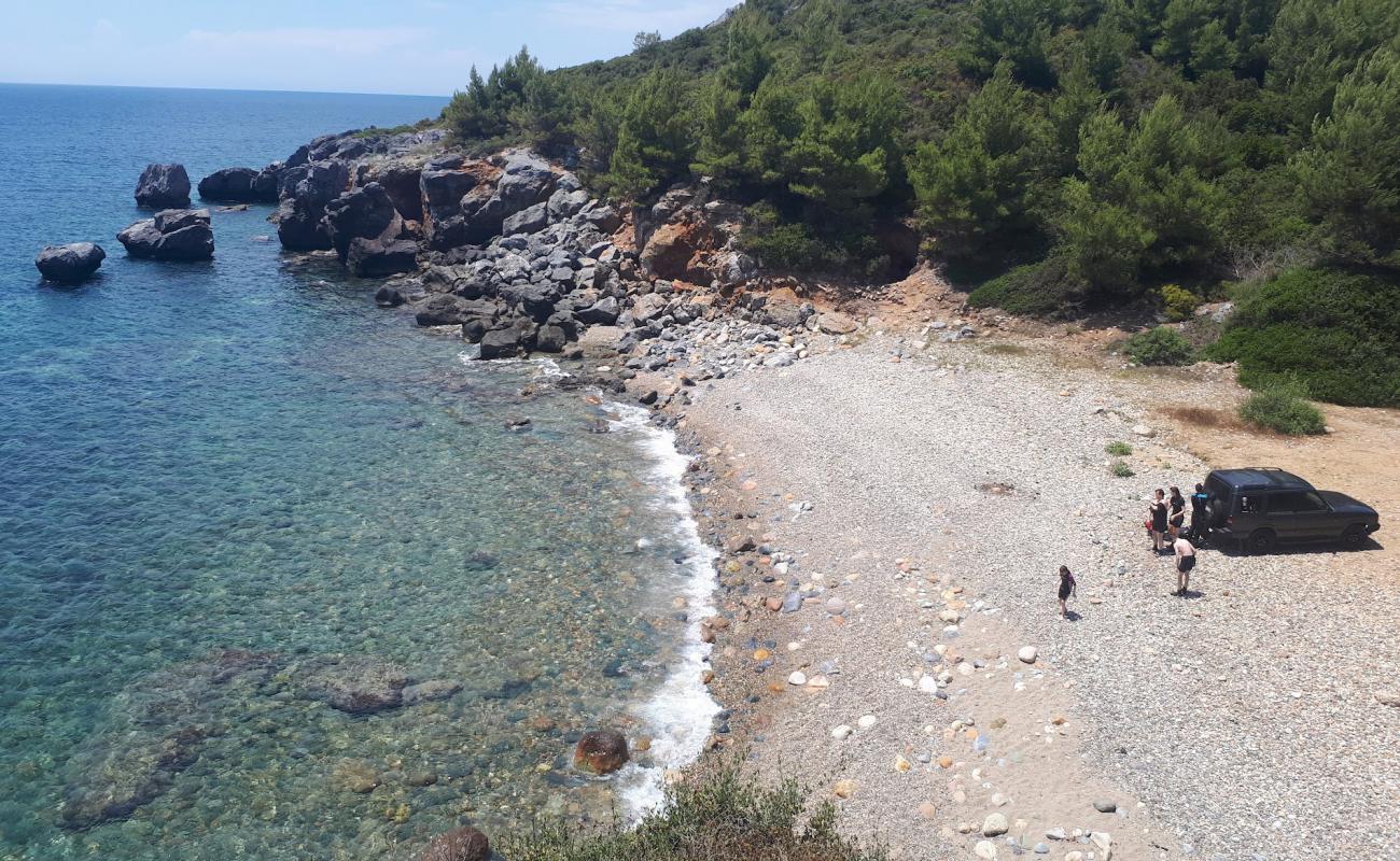 Photo de Ani beach avec sable brillant et rochers de surface