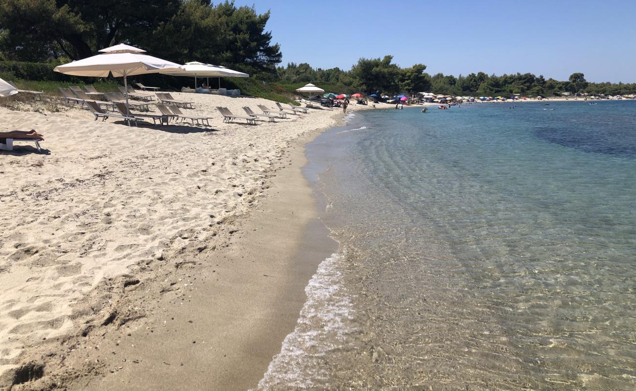 Photo de Glarokavos beach avec sable lumineux de surface