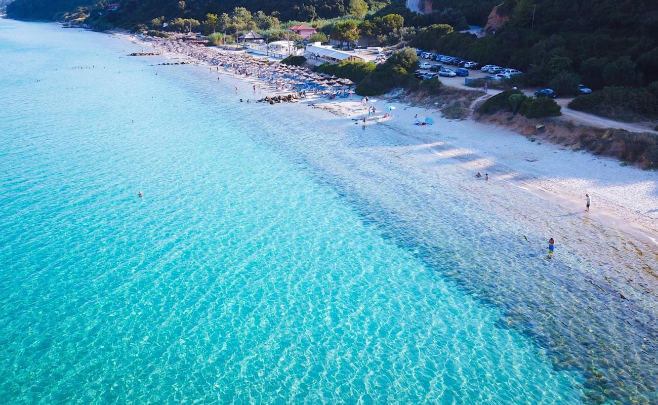 Photo de Athytos beach avec sable lumineux de surface