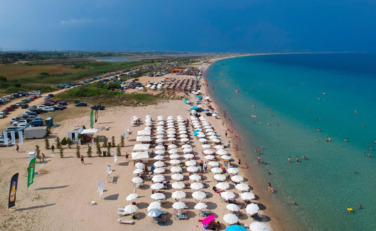 Photo de Baby blue beach avec sable lumineux de surface