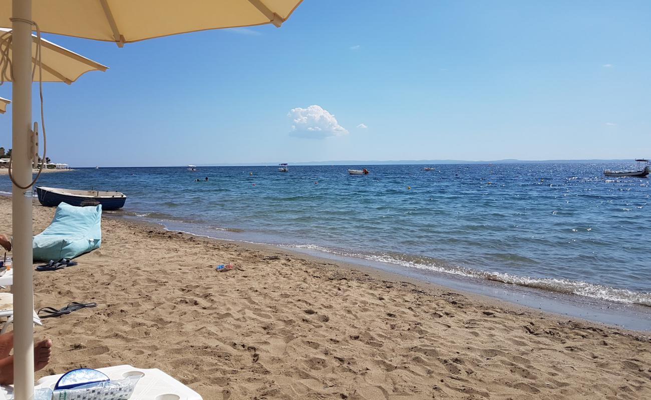 Photo de Gerakini beach avec sable lumineux de surface