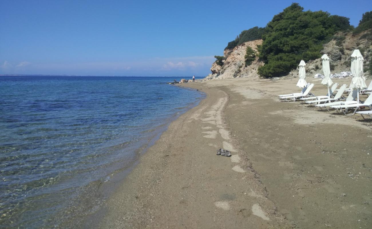 Photo de Kaloeros beach avec sable lumineux de surface