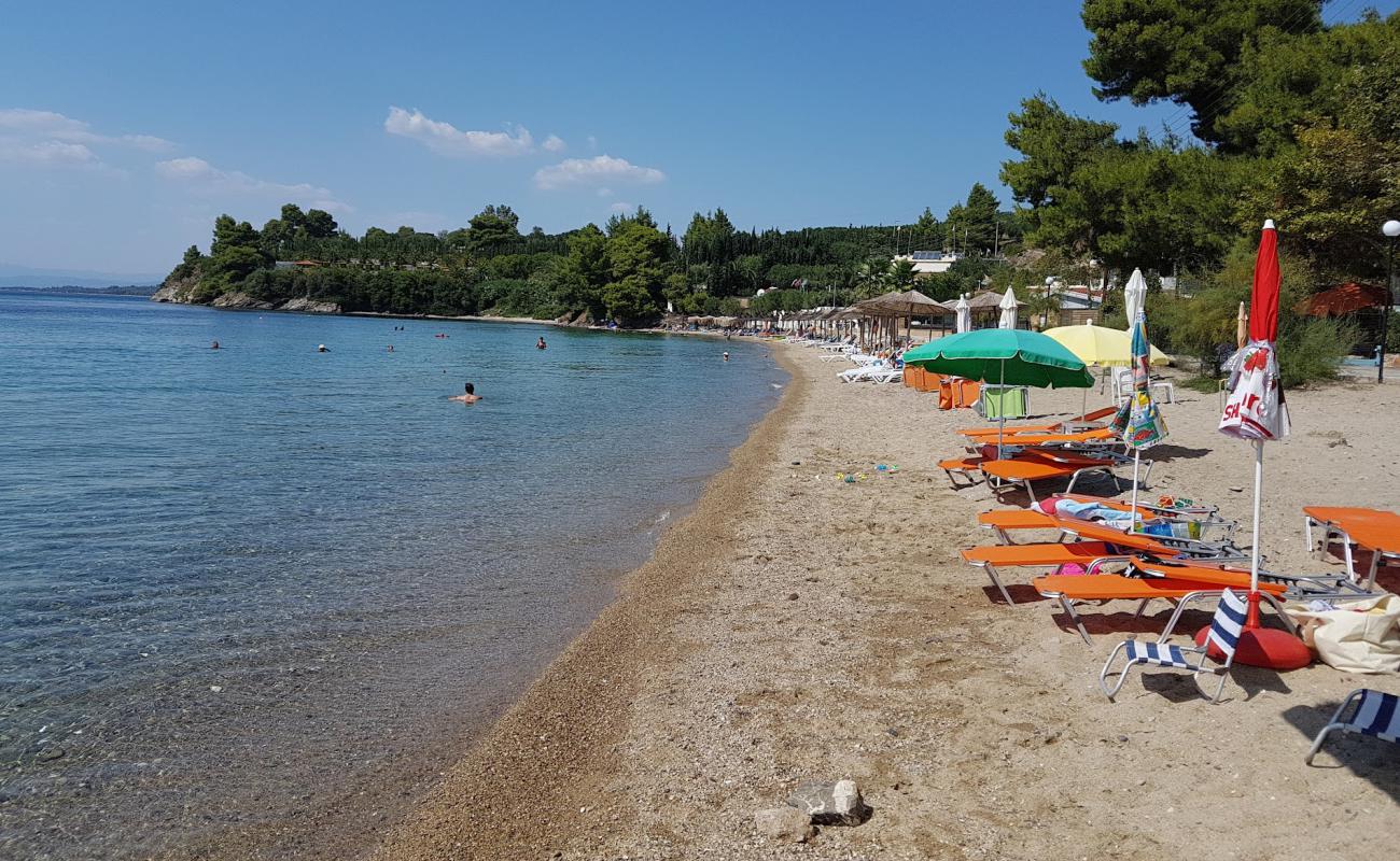 Photo de Paralia Paradisos avec sable lumineux de surface