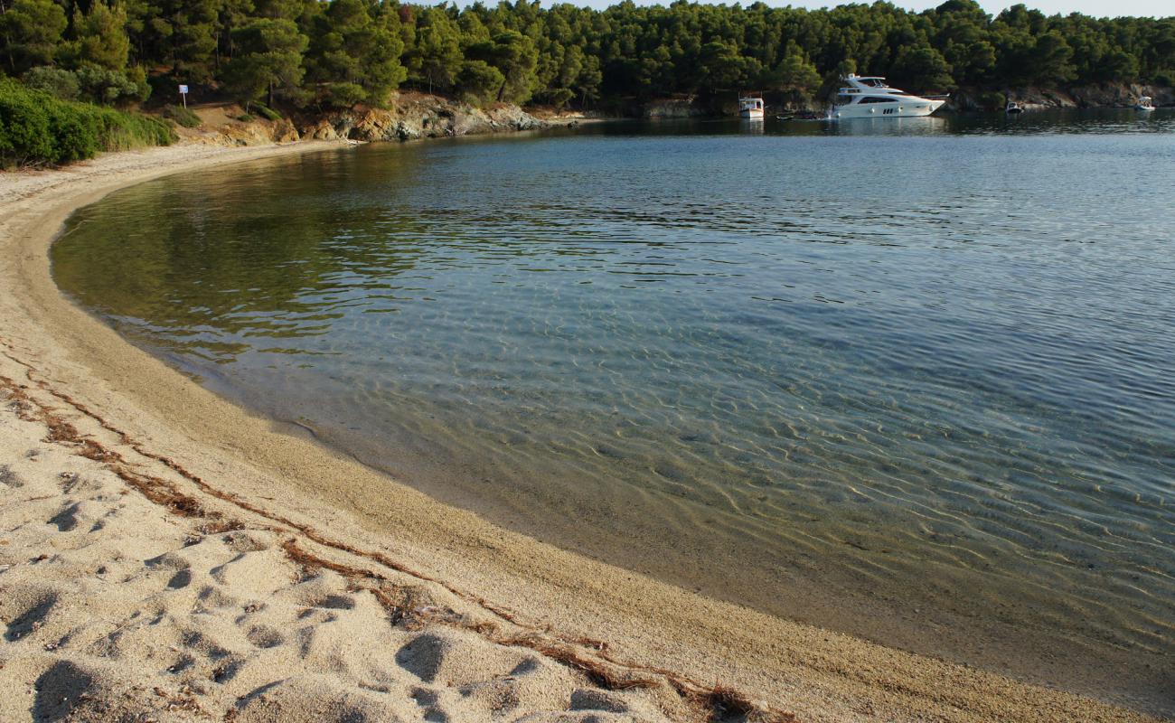 Photo de Agios Kyriaki beach V avec sable beige de surface