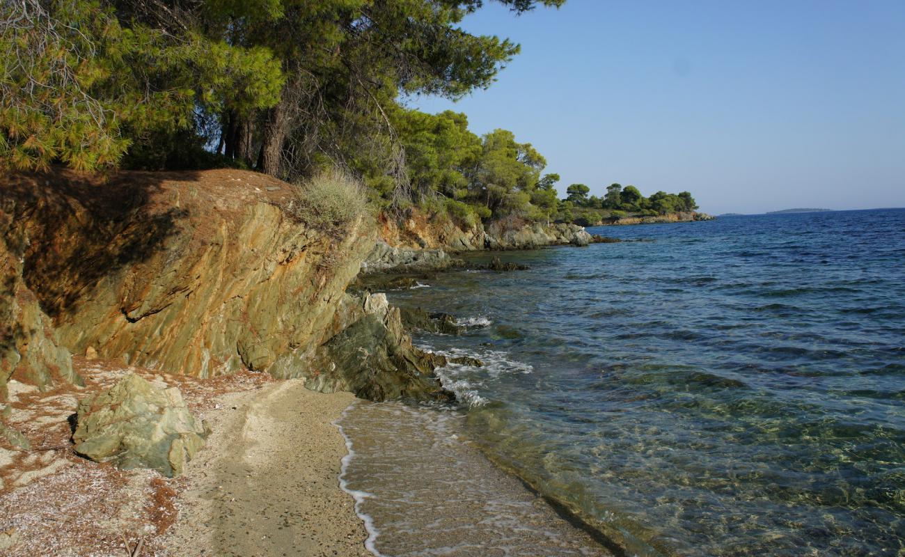 Photo de Agios Kyriaki beach IV avec sable beige & galets de surface