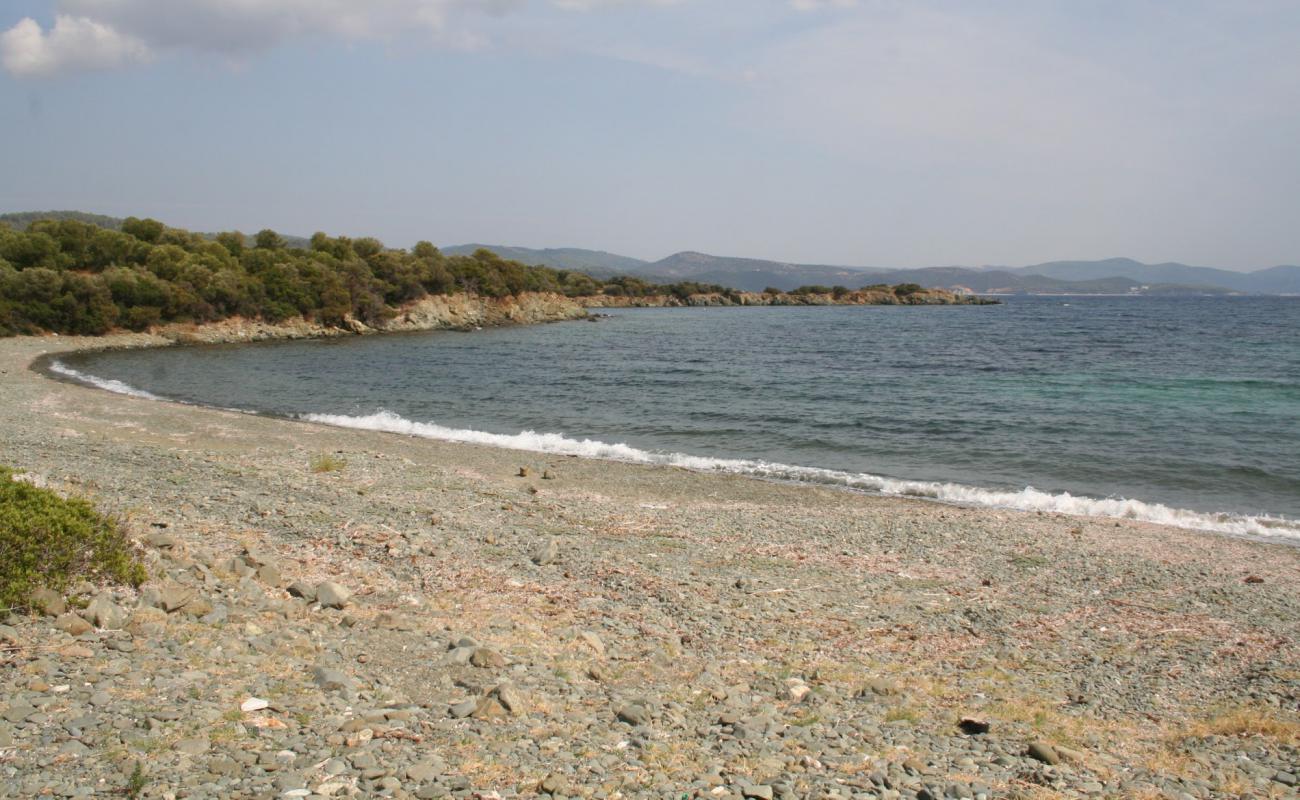 Photo de Diaporti beach II avec sable noir avec caillou de surface