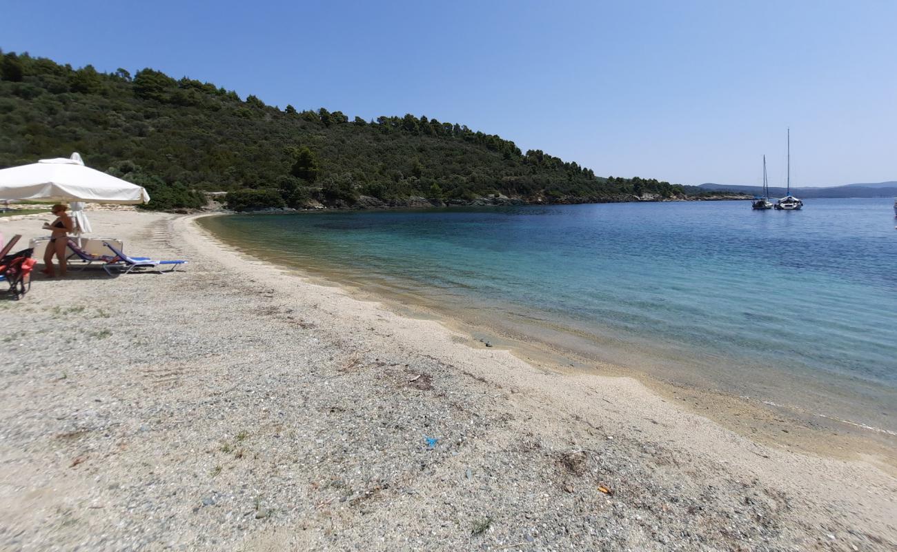 Photo de Likithos beach avec sable lumineux de surface
