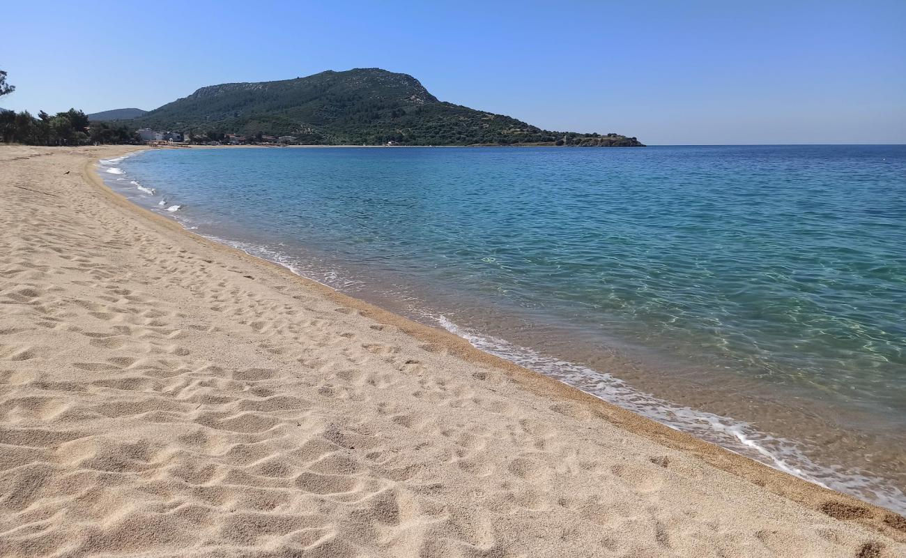 Photo de Paralia Toronis avec sable fin et lumineux de surface