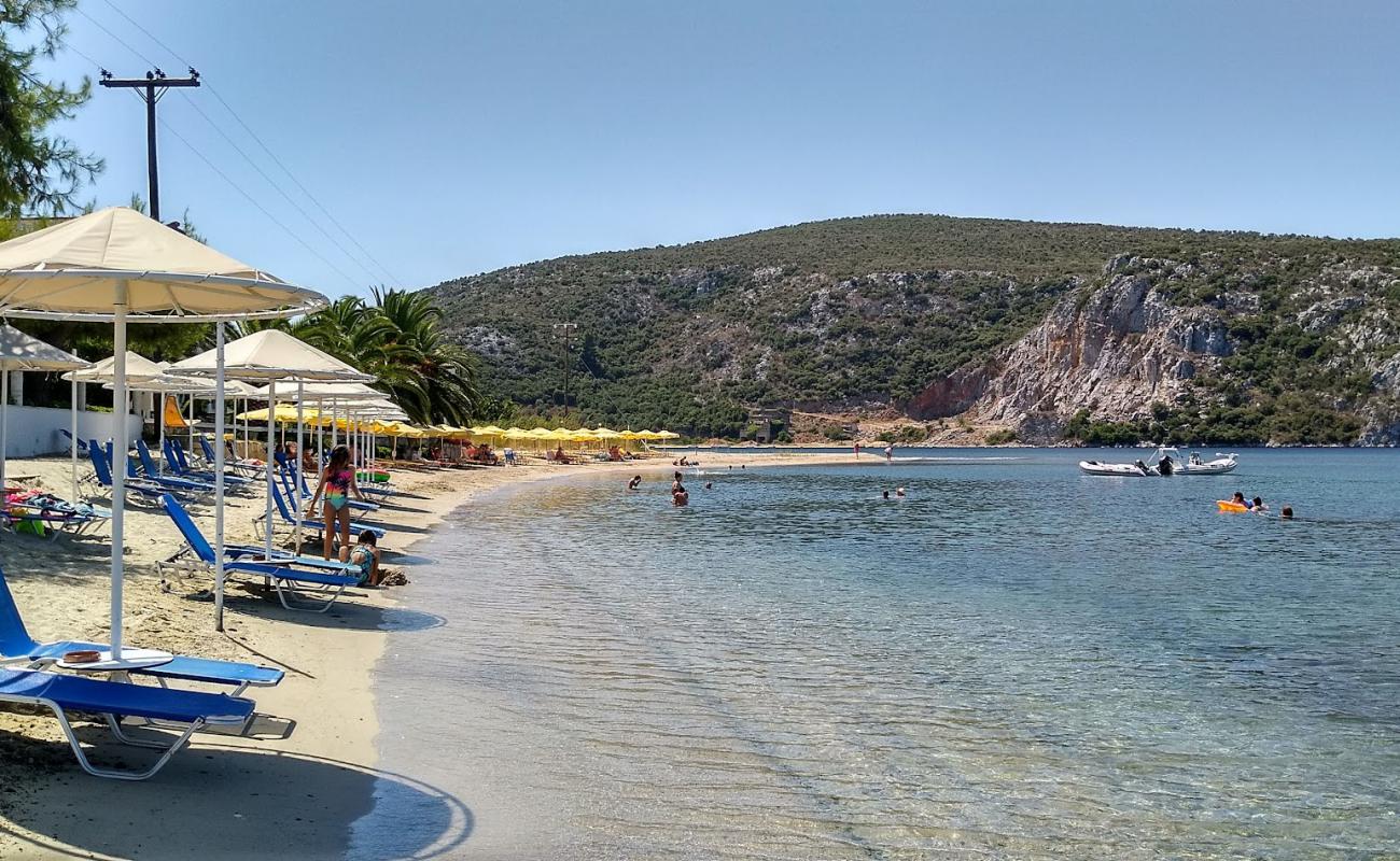 Photo de Porto Koufo beach avec sable lumineux de surface