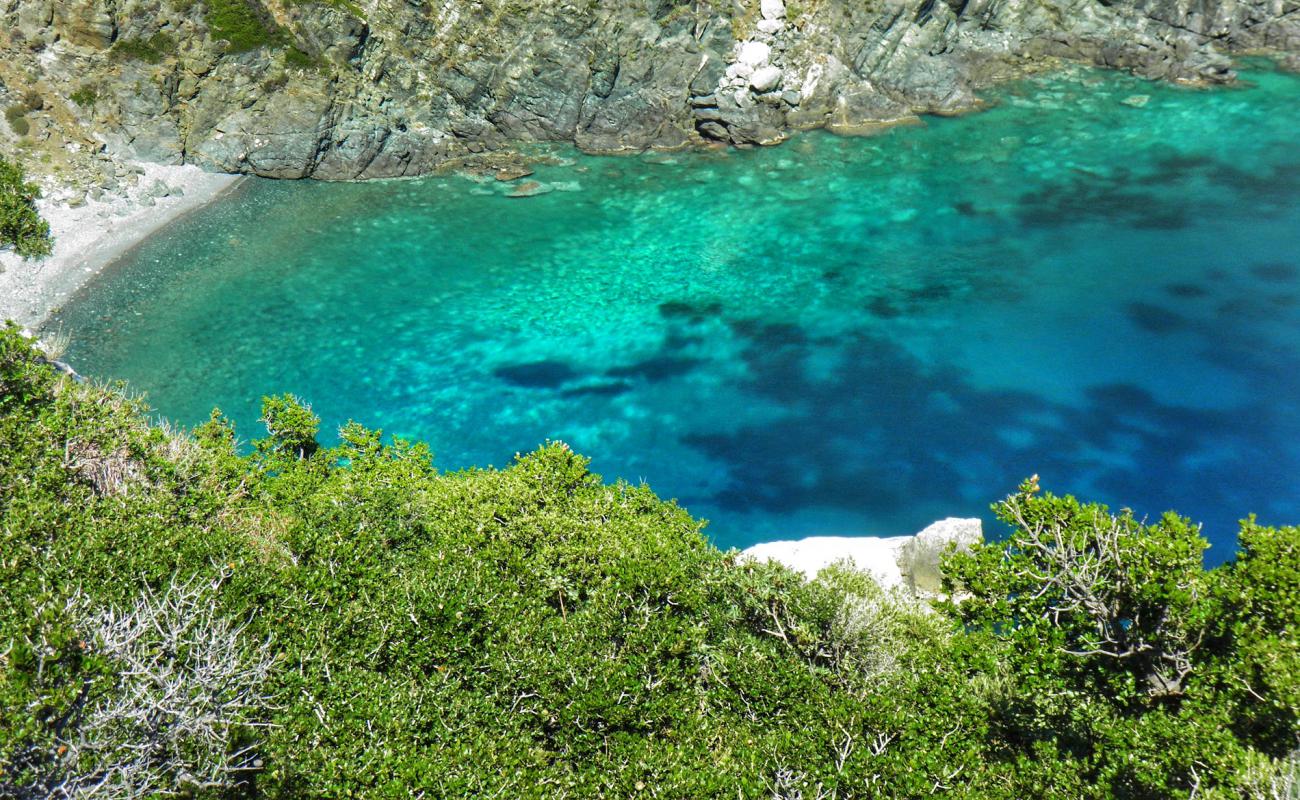 Photo de Secret beach II avec galets beige de surface
