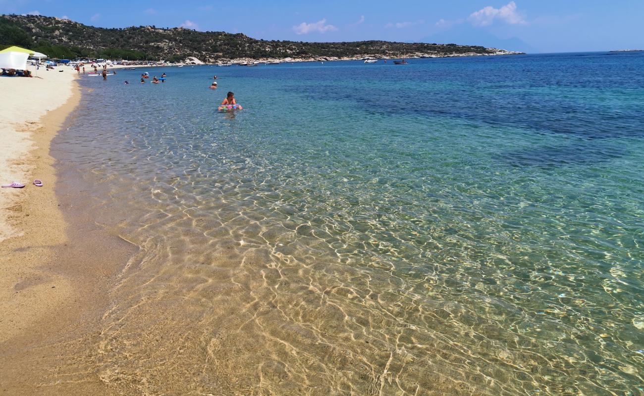 Photo de Valti beach avec sable lumineux de surface