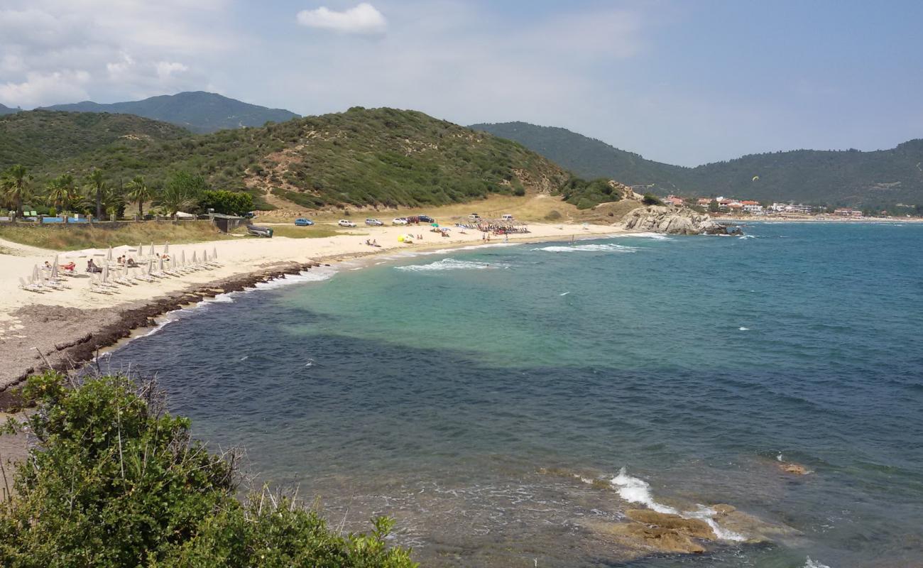 Photo de Platania beach avec sable lumineux de surface